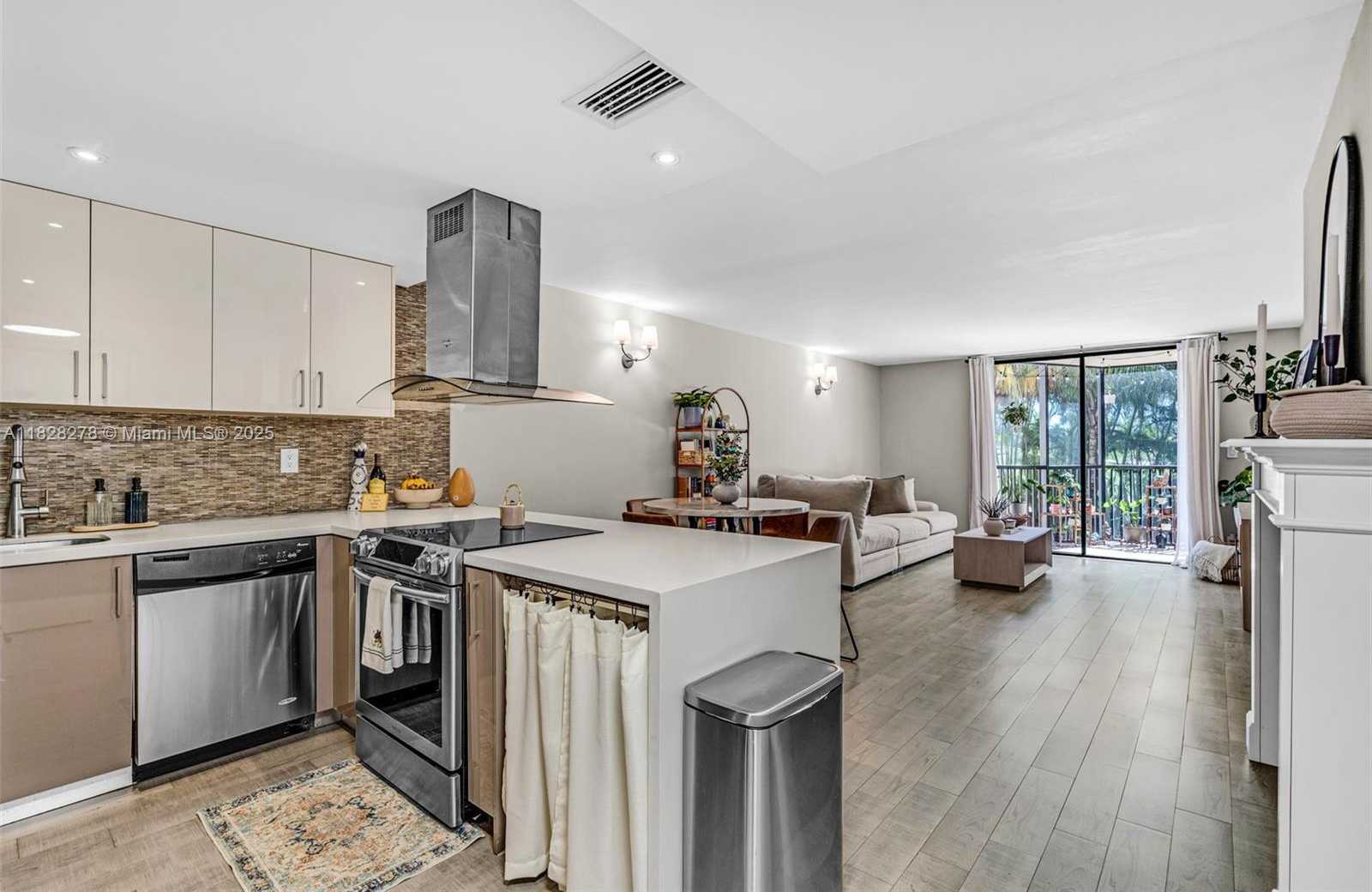 Small Image of 20367 WEST COUNTRY CLUB DR #L25, Aventura Number 2
