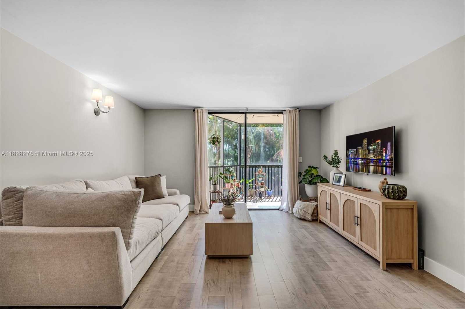 Small Image of 20367 WEST COUNTRY CLUB DR #L25, Aventura Number 4
