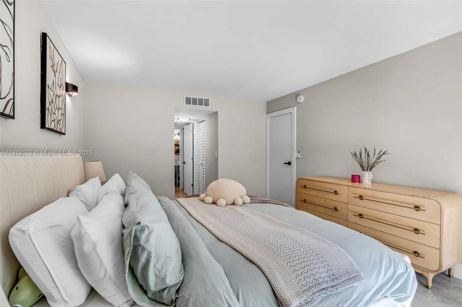 Small Image of 20367 WEST COUNTRY CLUB DR #L25, Aventura Number 9