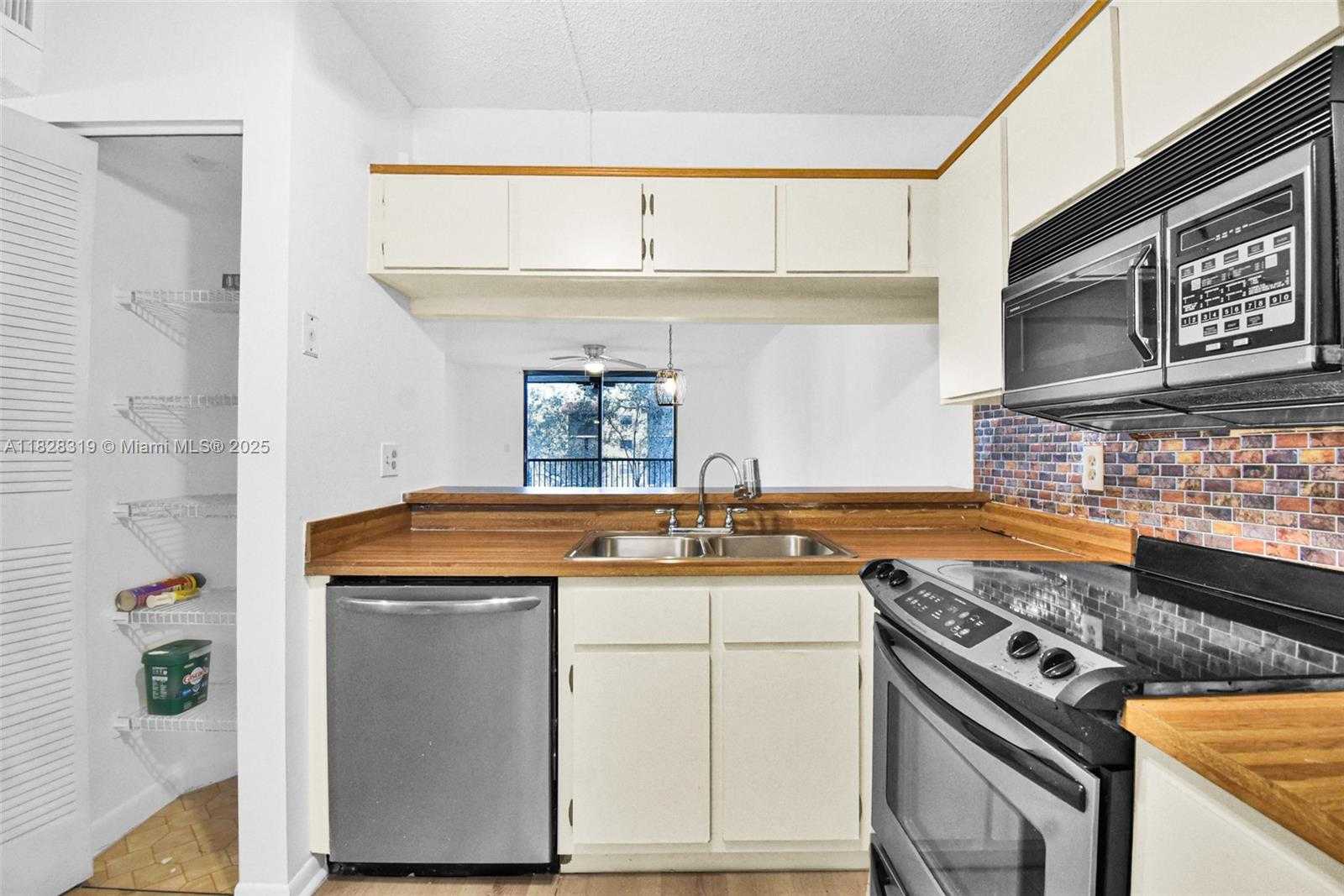 Small Image of 10501 WEST BROWARD BLVD #304, Plantation Number 10