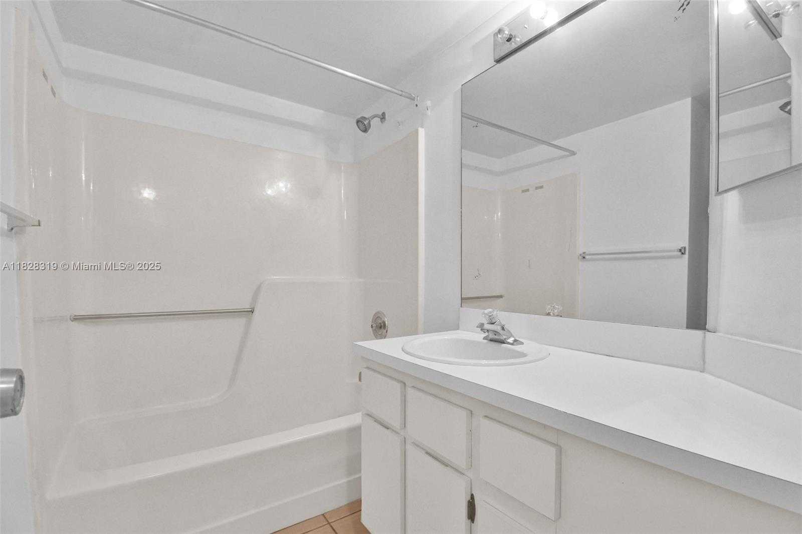 Small Image of 10501 WEST BROWARD BLVD #304, Plantation Number 17