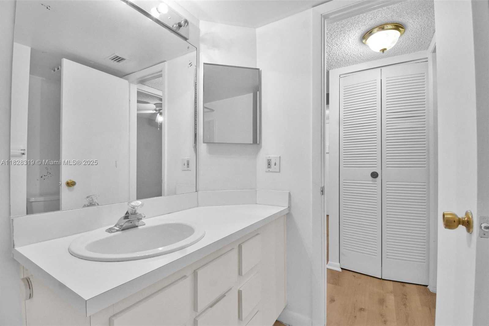 Small Image of 10501 WEST BROWARD BLVD #304, Plantation Number 19