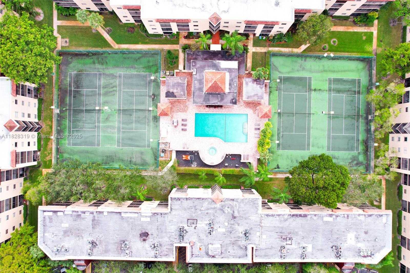 Small Image of 10501 WEST BROWARD BLVD #304, Plantation Number 3