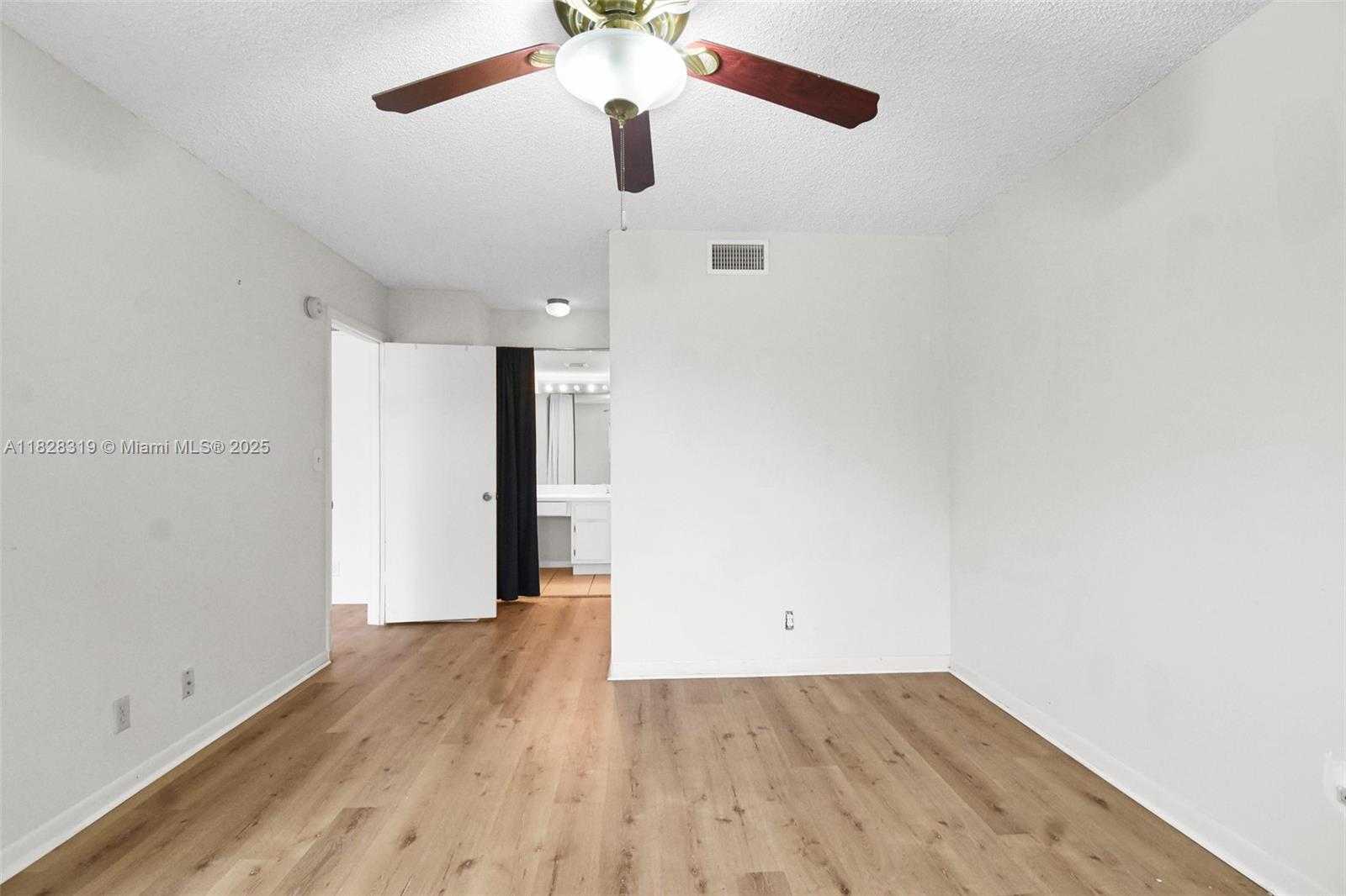 Small Image of 10501 WEST BROWARD BLVD #304, Plantation Number 31