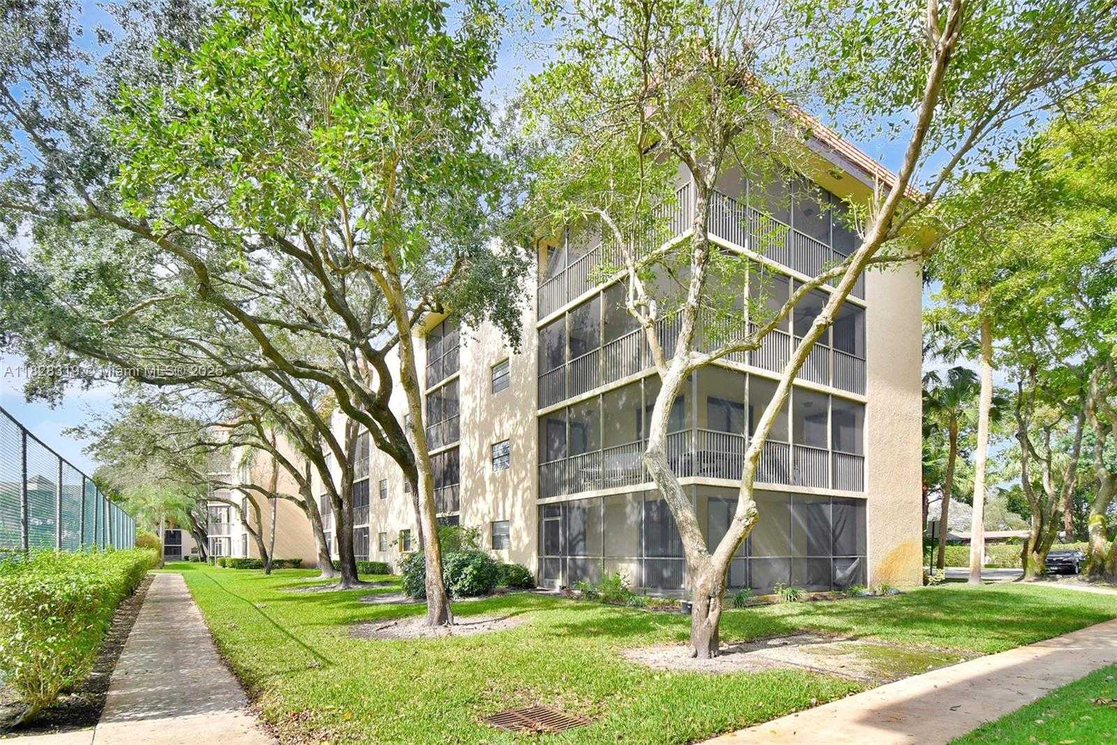Small Image of 10501 WEST BROWARD BLVD #304, Plantation Number 32