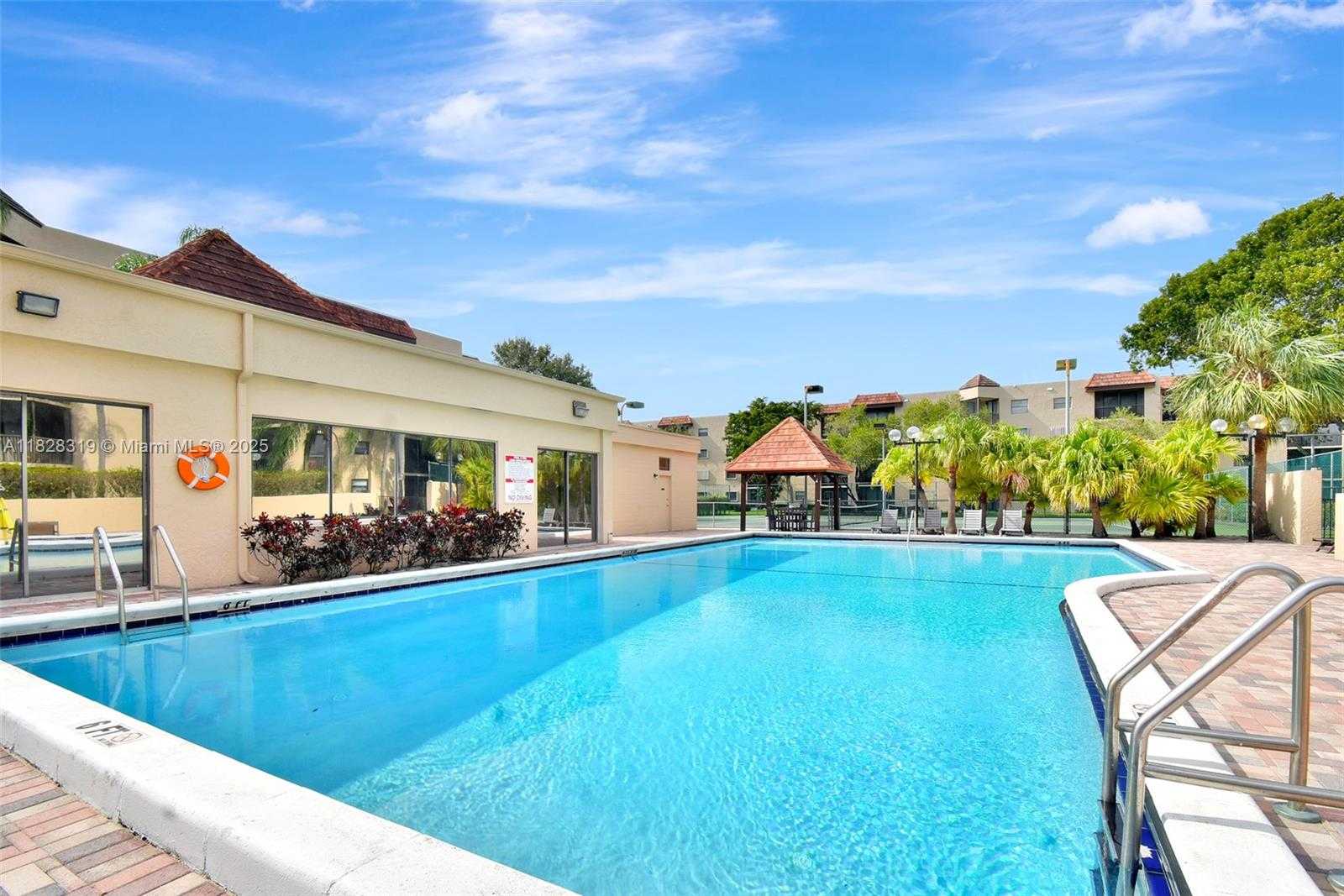 Small Image of 10501 WEST BROWARD BLVD #304, Plantation Number 34