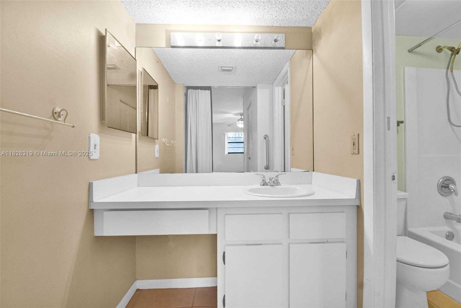 Small Image of 10501 WEST BROWARD BLVD #304, Plantation Number 38