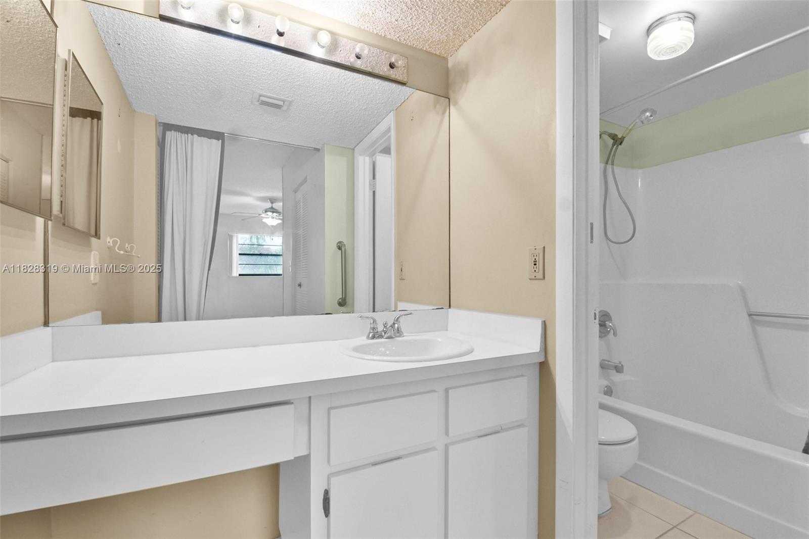 Small Image of 10501 WEST BROWARD BLVD #304, Plantation Number 39
