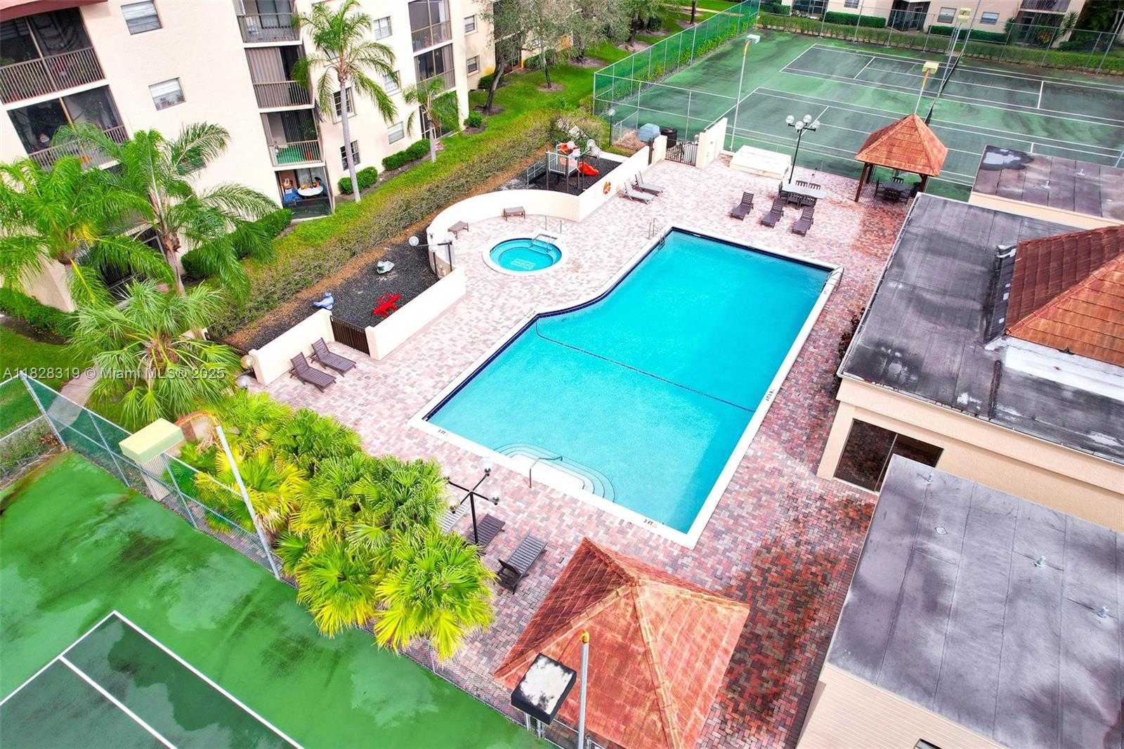 Small Image of 10501 WEST BROWARD BLVD #304, Plantation Number 4