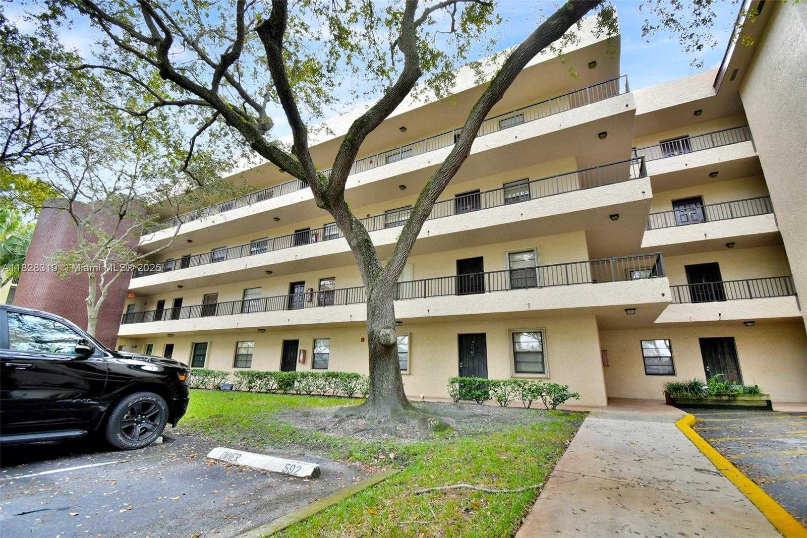 Small Image of 10501 WEST BROWARD BLVD #304, Plantation Number 42