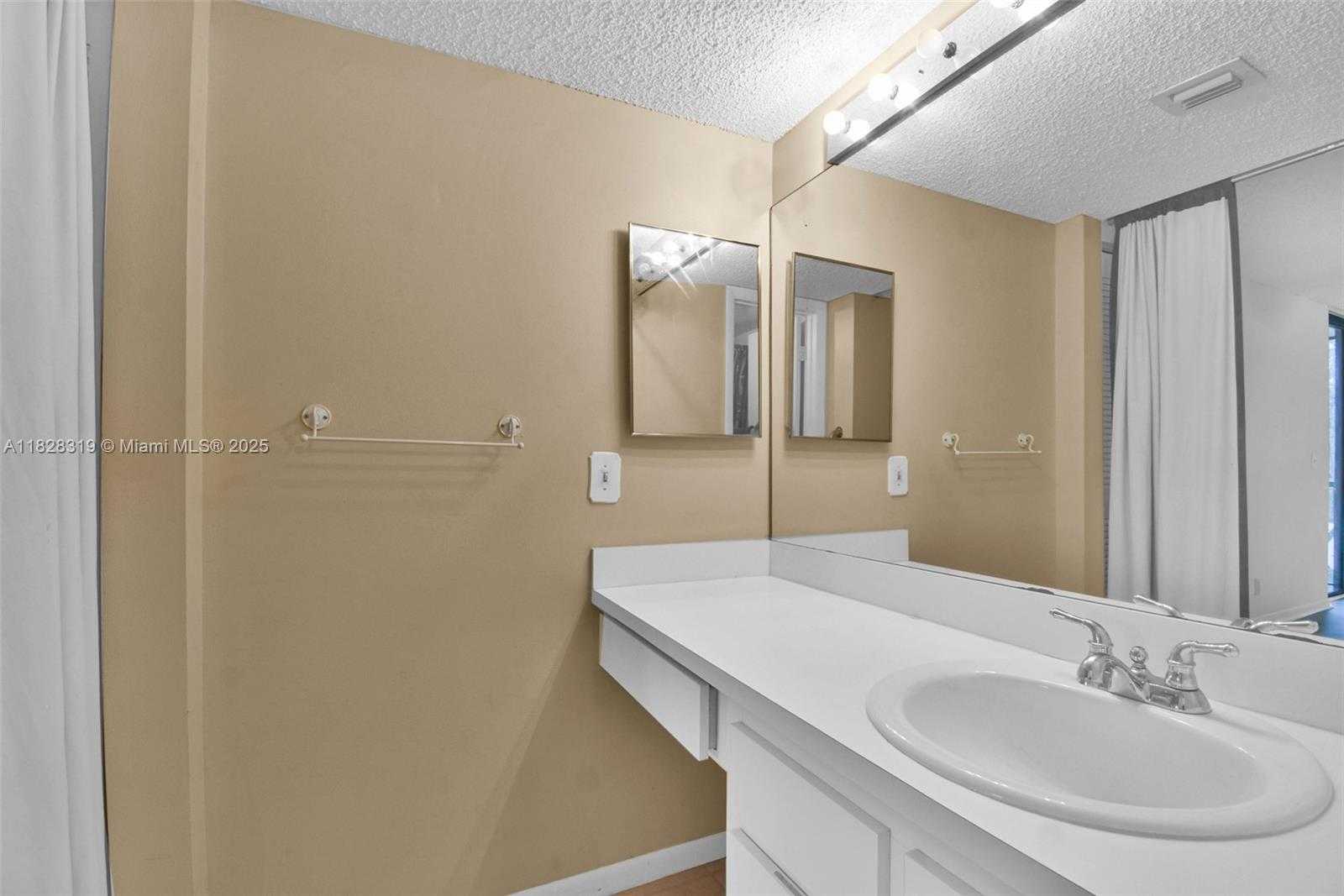 Small Image of 10501 WEST BROWARD BLVD #304, Plantation Number 44
