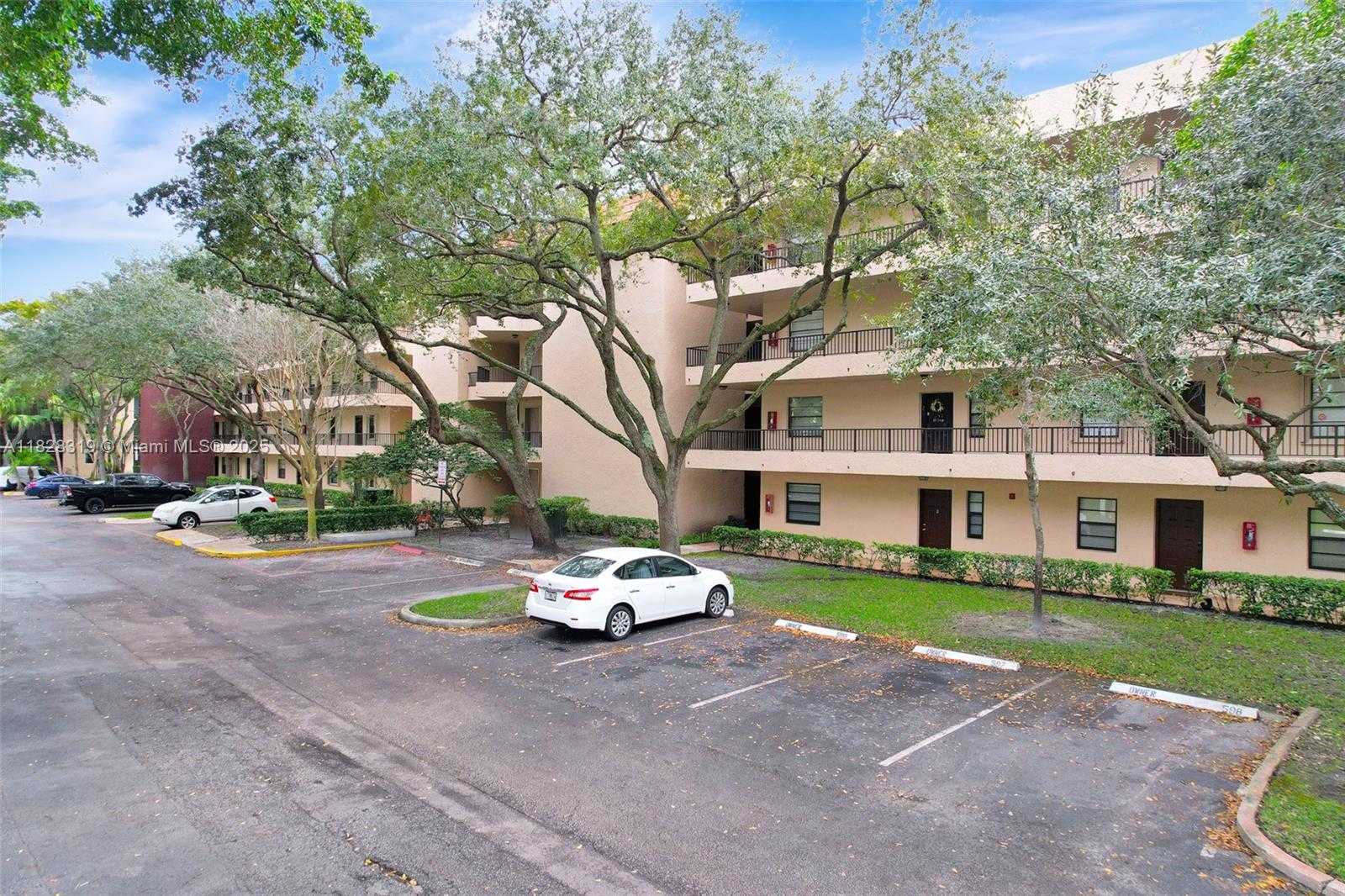 Small Image of 10501 WEST BROWARD BLVD #304, Plantation Number 6