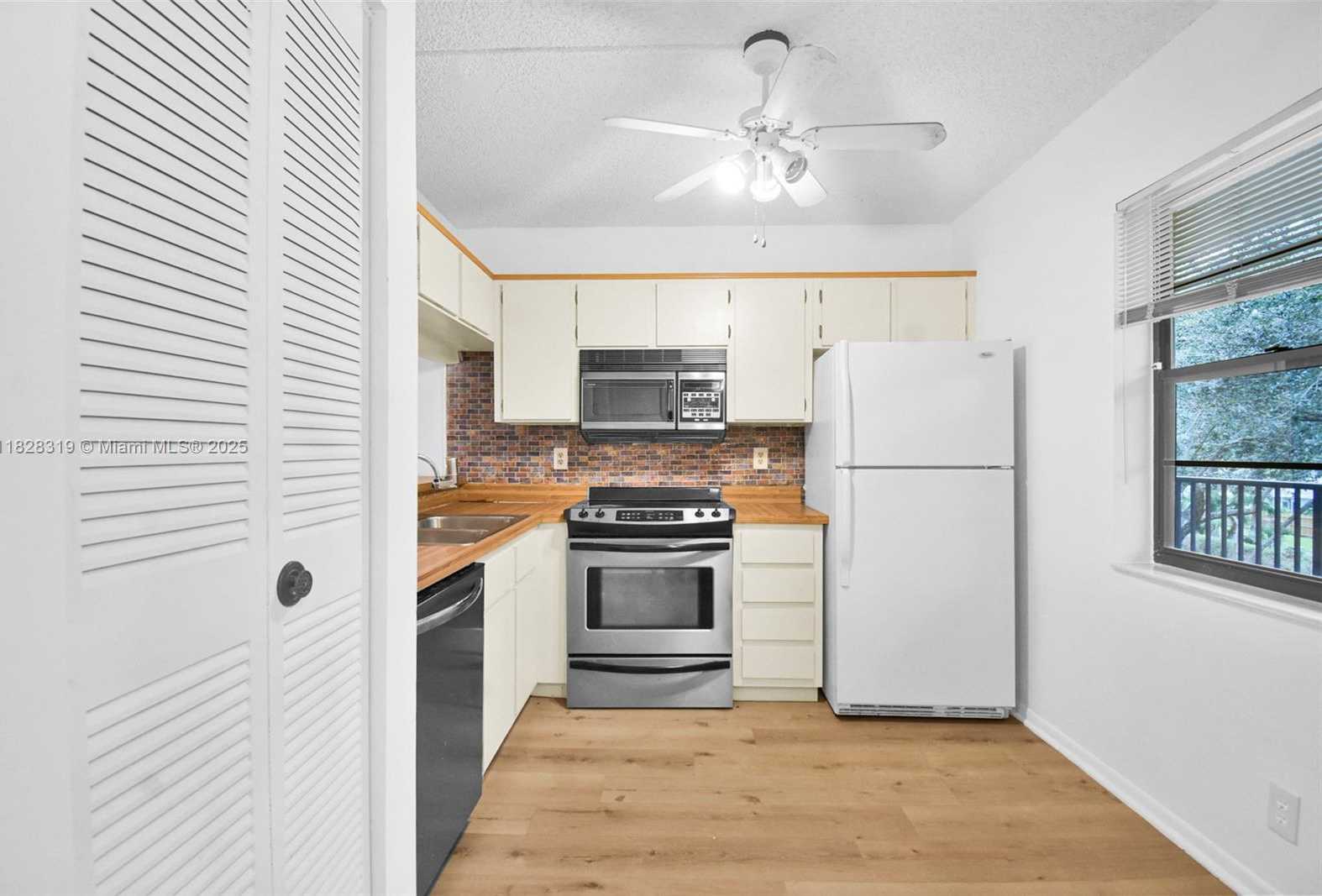 Small Image of 10501 WEST BROWARD BLVD #304, Plantation Number 7