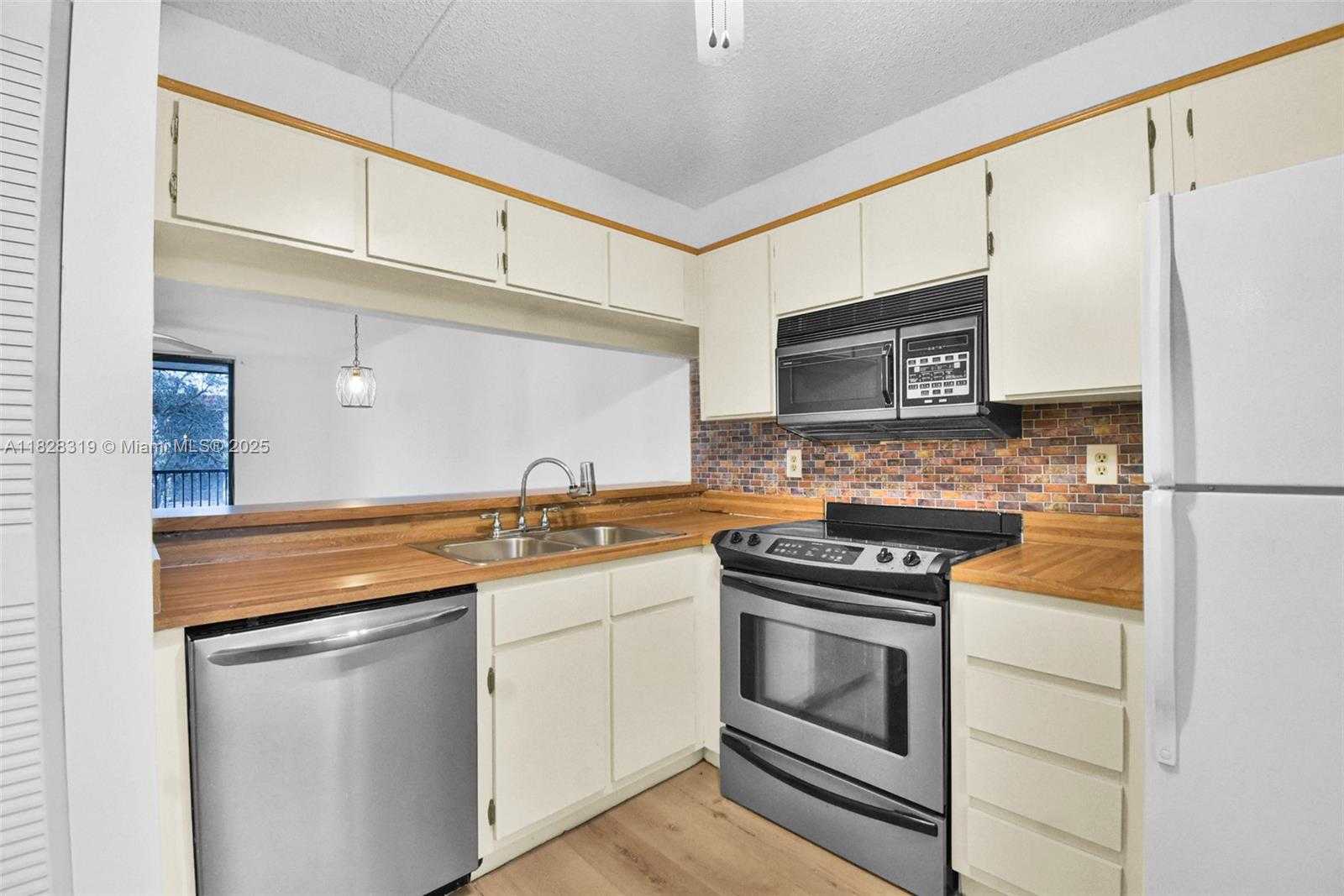 Small Image of 10501 WEST BROWARD BLVD #304, Plantation Number 8