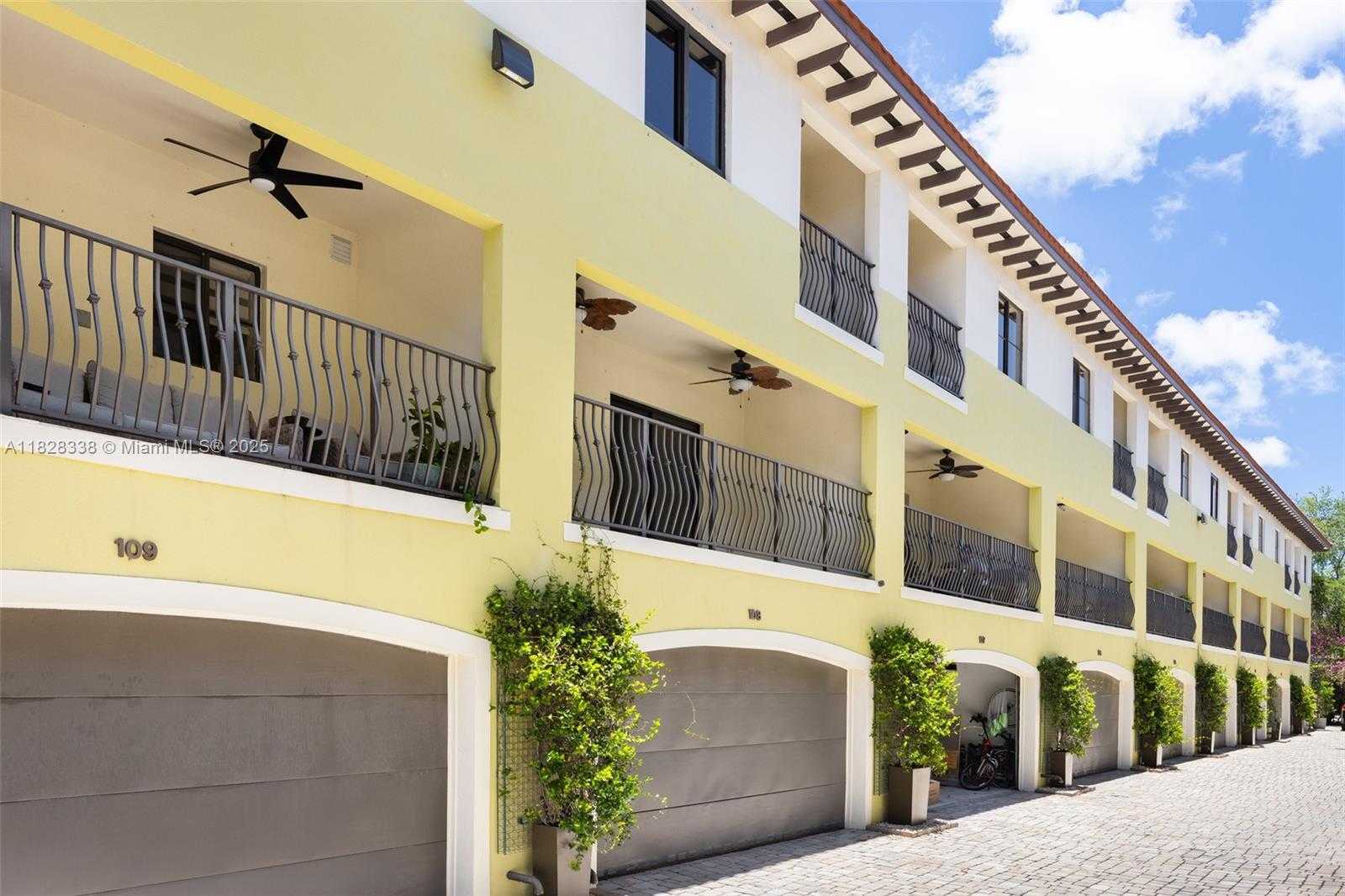 Small Image of 3204 BIRD AVE #108, Coconut Grove Number 2
