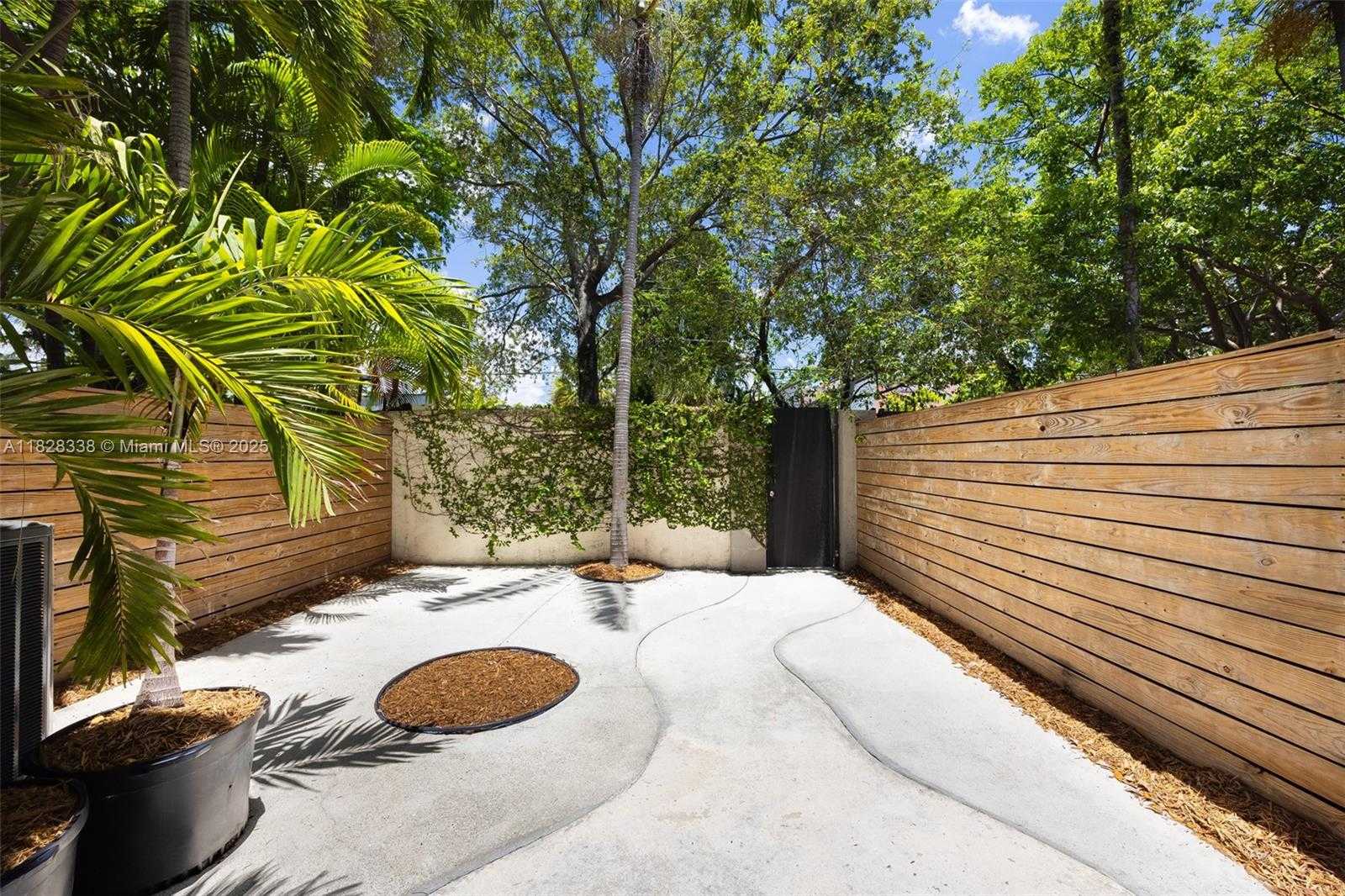 Small Image of 3204 BIRD AVE #108, Coconut Grove Number 3