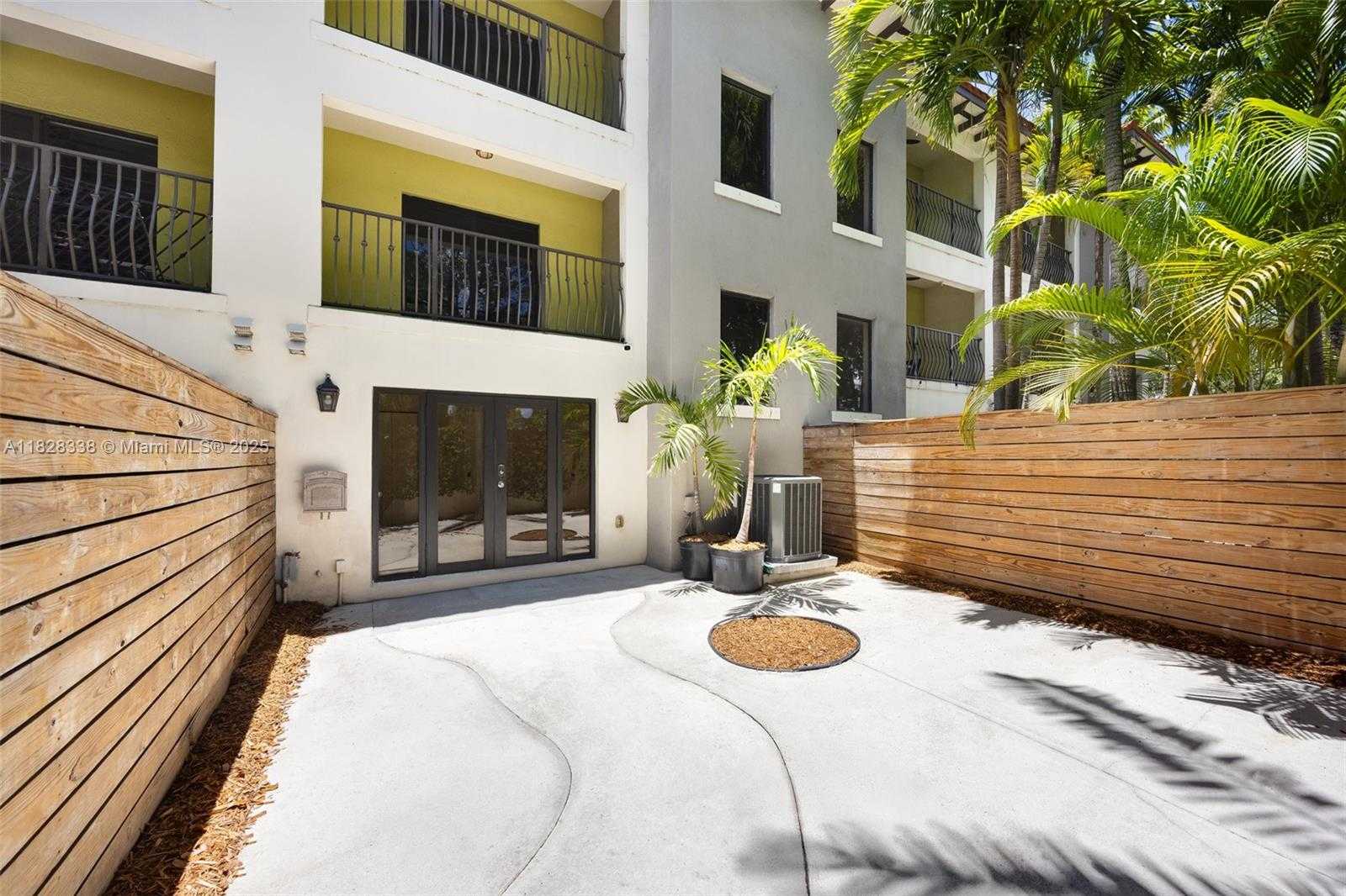 Small Image of 3204 BIRD AVE #108, Coconut Grove Number 4