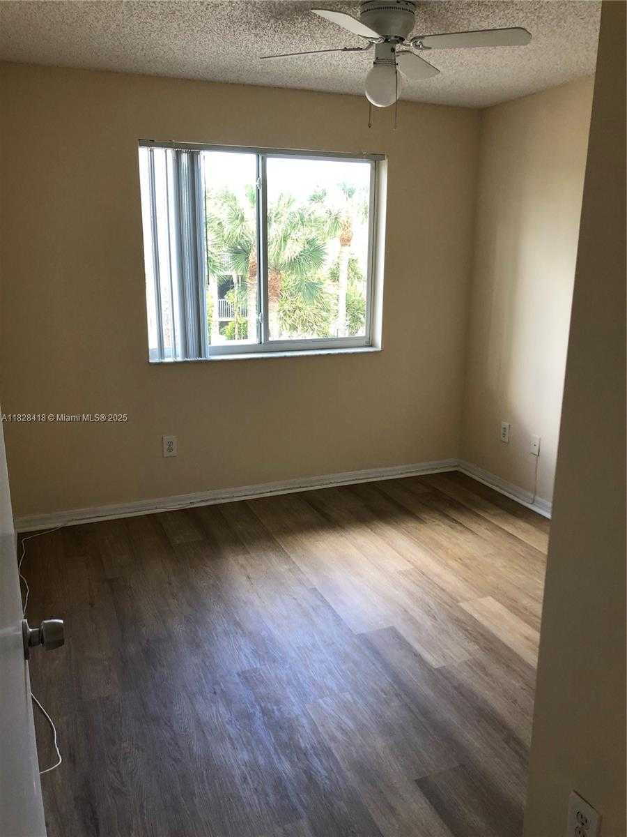 Small Image of 470 SOUTH PARK RD #7-308, Hollywood Number 13