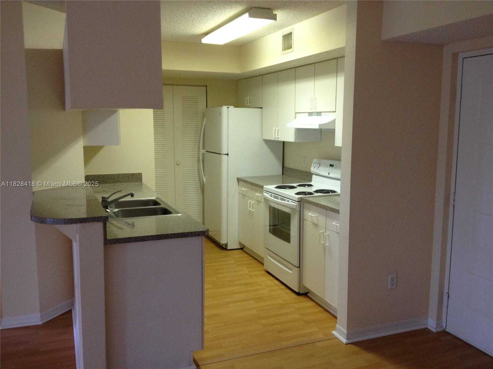 Small Image of 470 SOUTH PARK RD #7-308, Hollywood Number 3