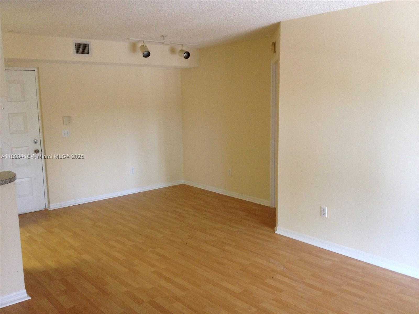 Small Image of 470 SOUTH PARK RD #7-308, Hollywood Number 8