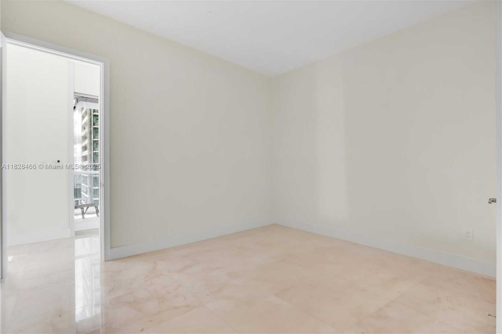 Small Image of 1425 BRICKELL AVE #44A-B, Miami Number 17