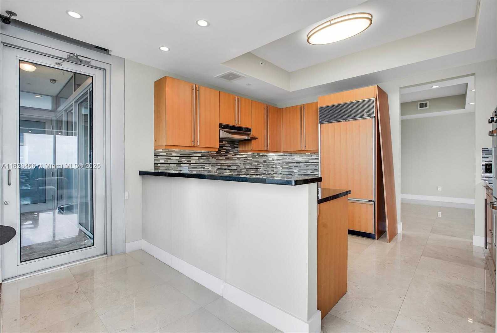 Small Image of 1425 BRICKELL AVE #44A-B, Miami Number 4