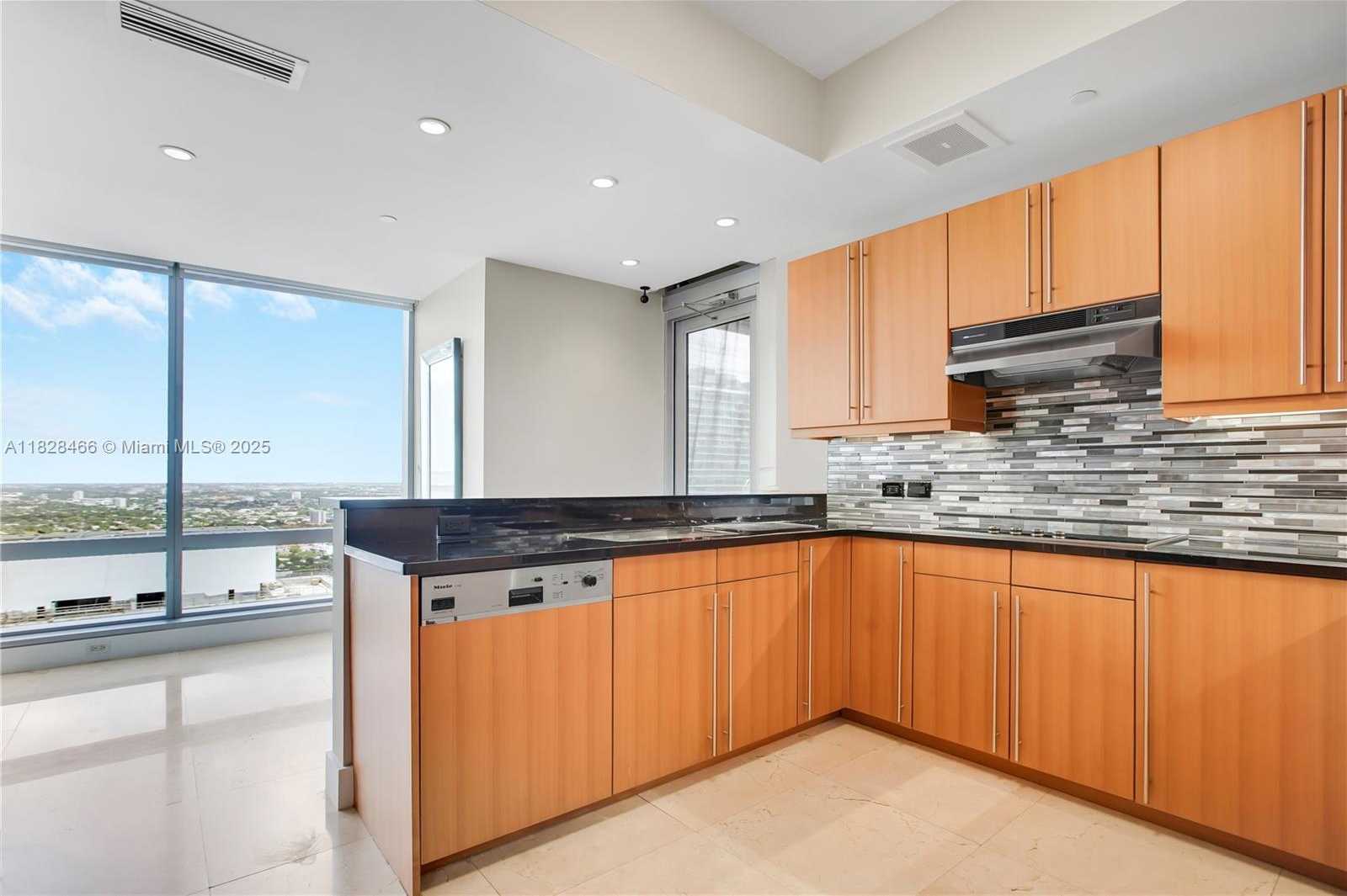 Small Image of 1425 BRICKELL AVE #44A-B, Miami Number 5