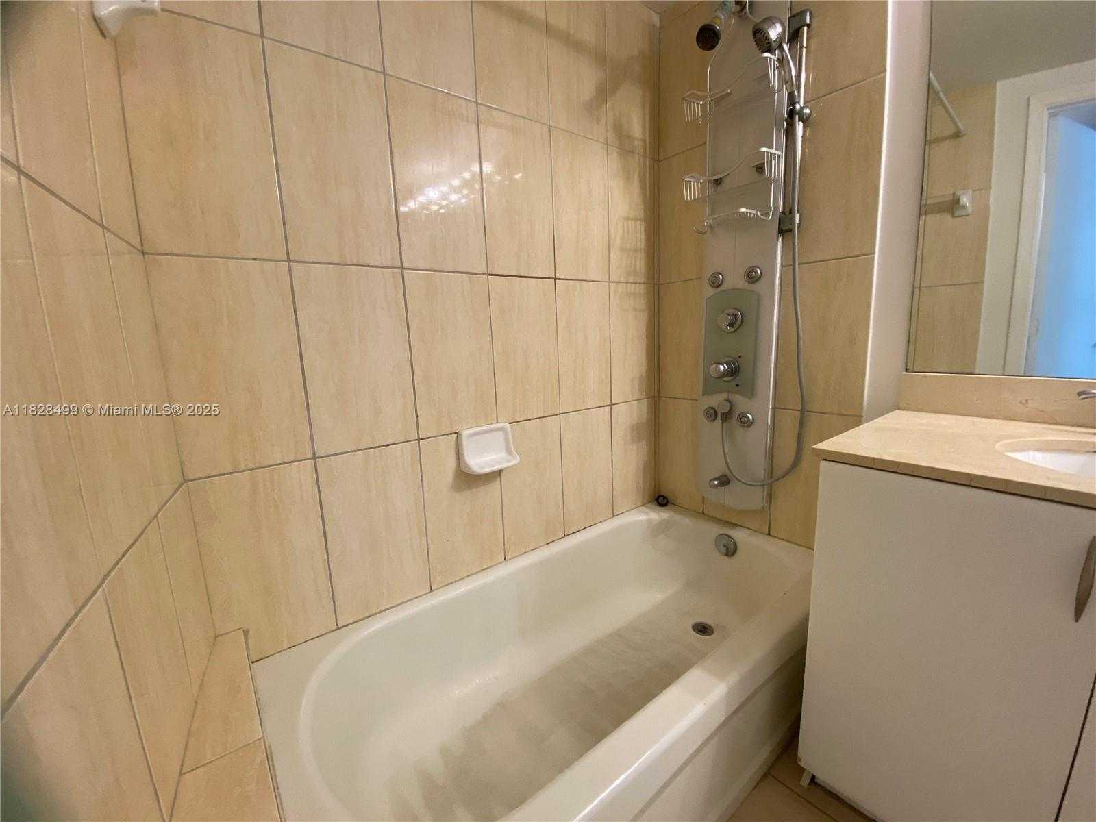 Small Image of 1750 NORTH BAYSHORE DR #2707, Miami Number 33