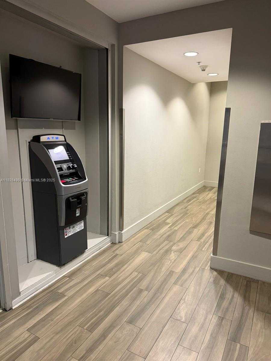 Small Image of 1750 NORTH BAYSHORE DR #2707, Miami Number 48