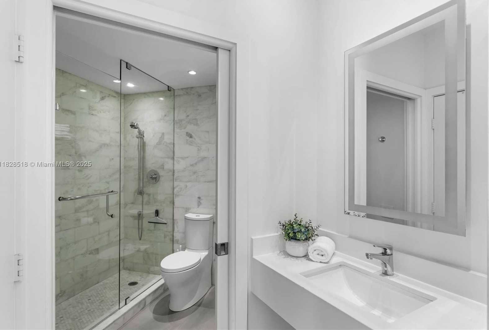 Small Image of 888 BRICKELL KEY DR #2606, Miami Number 15