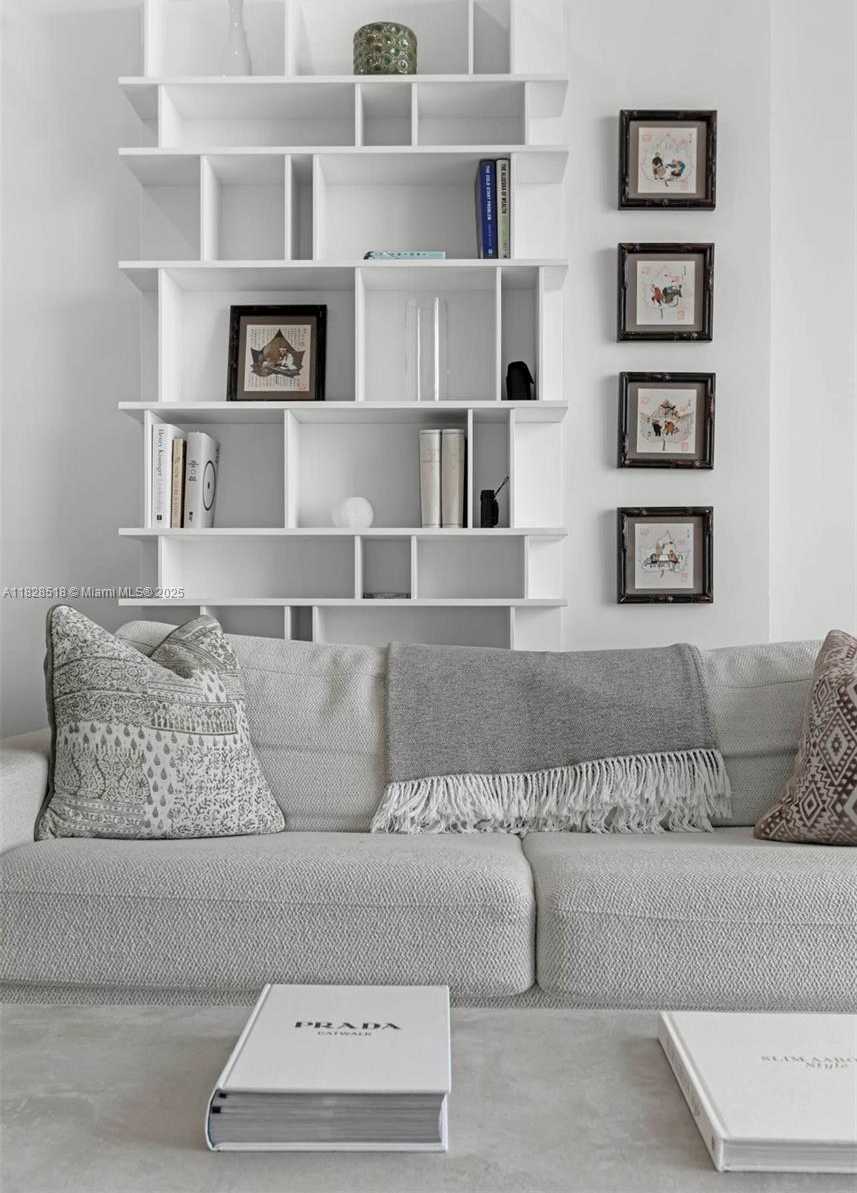 Small Image of 888 BRICKELL KEY DR #2606, Miami Number 4