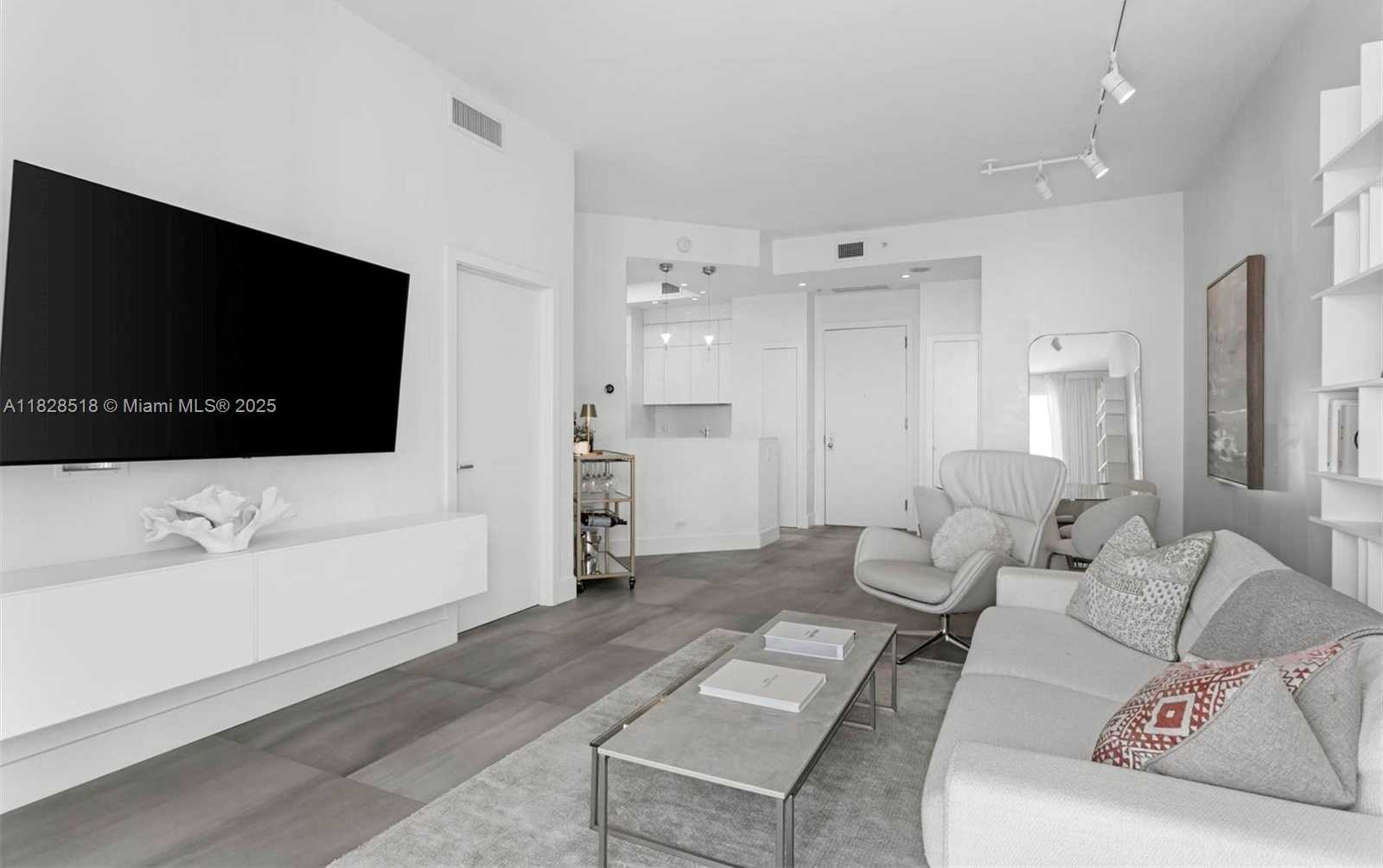 Small Image of 888 BRICKELL KEY DR #2606, Miami Number 5