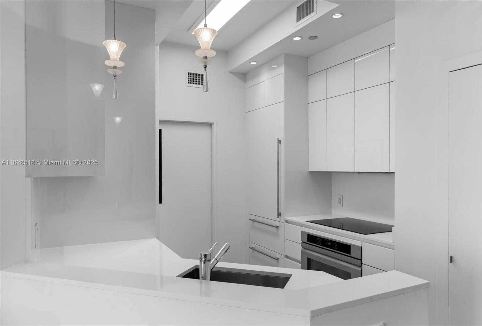 Small Image of 888 BRICKELL KEY DR #2606, Miami Number 7