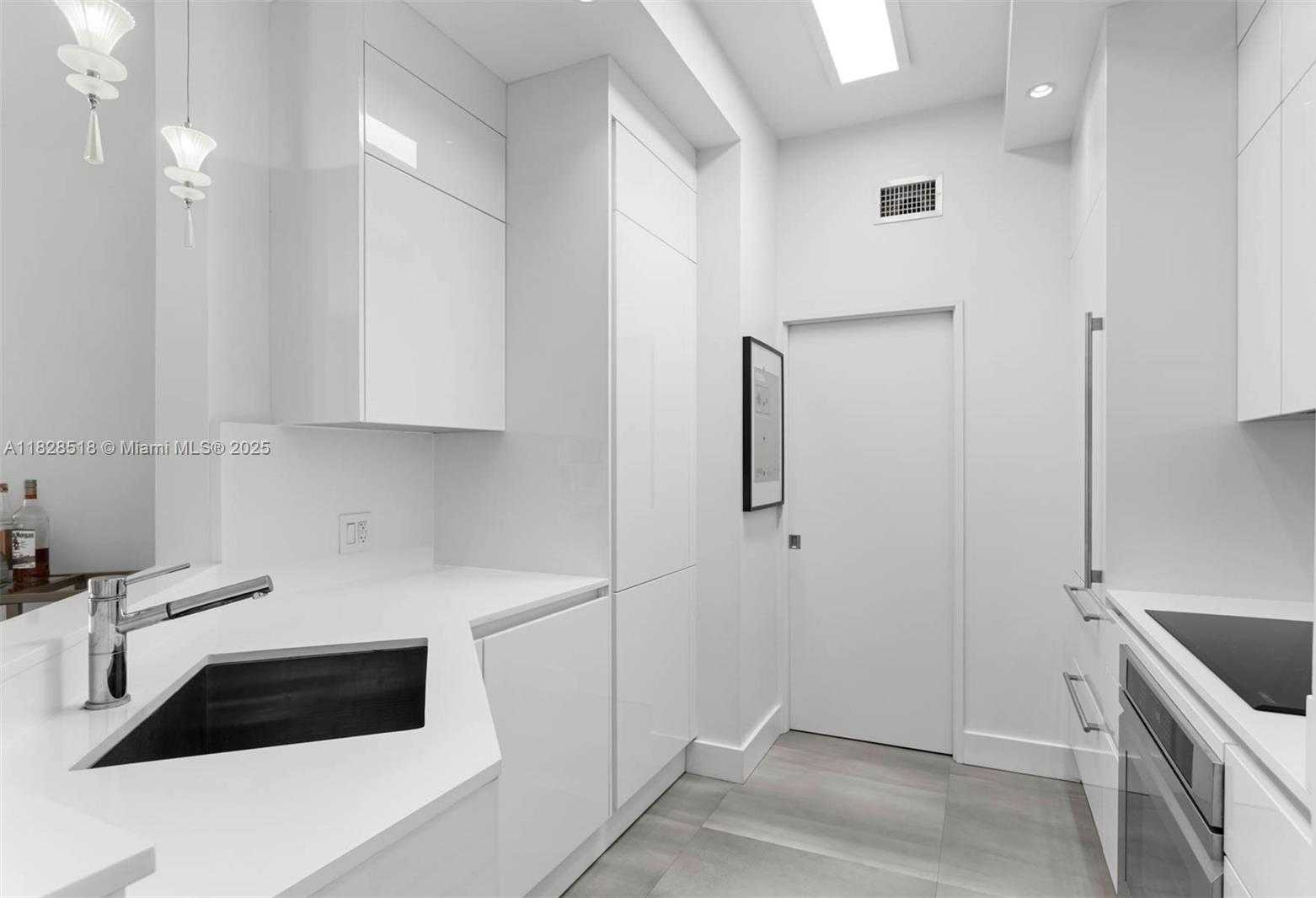 Small Image of 888 BRICKELL KEY DR #2606, Miami Number 8