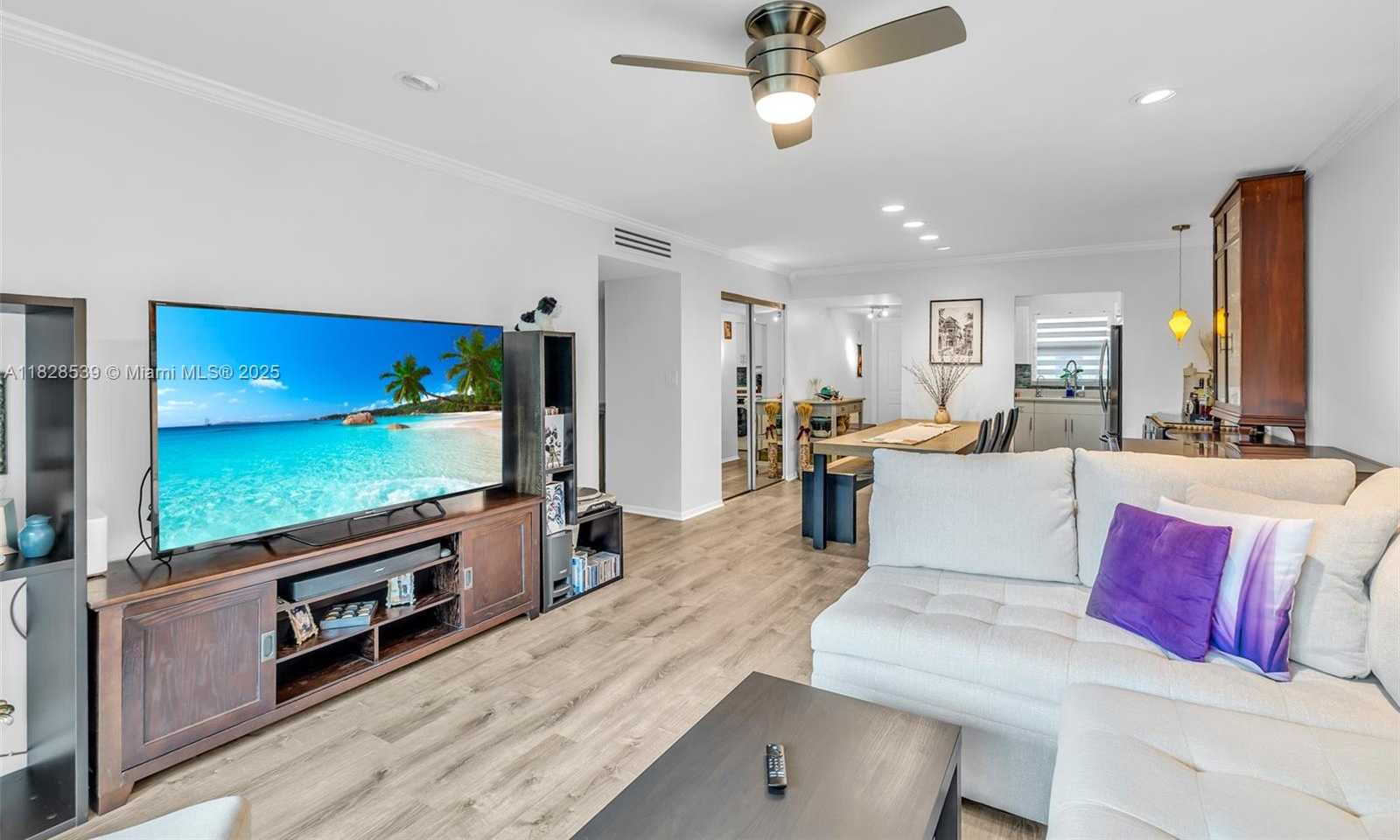 Small Image of 805 WEST OAKLAND PARK BLVD #E14, Oakland Park Number 17