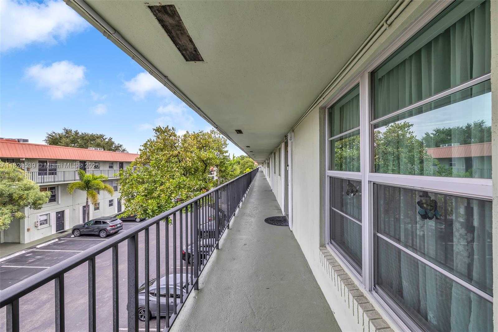 Small Image of 805 WEST OAKLAND PARK BLVD #E14, Oakland Park Number 25