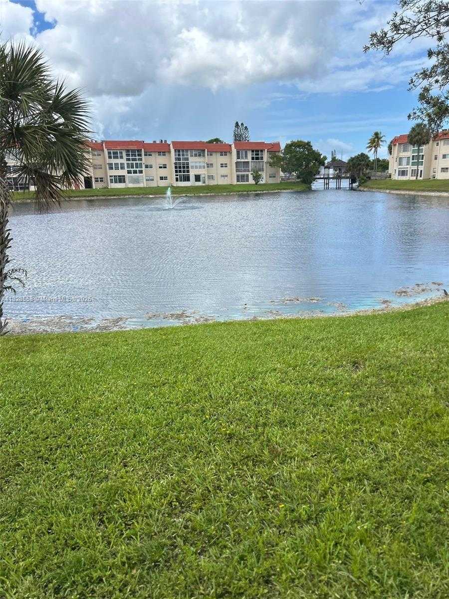Small Image of 2800 WEST SUNRISE LAKES DR #104, Sunrise Number 13