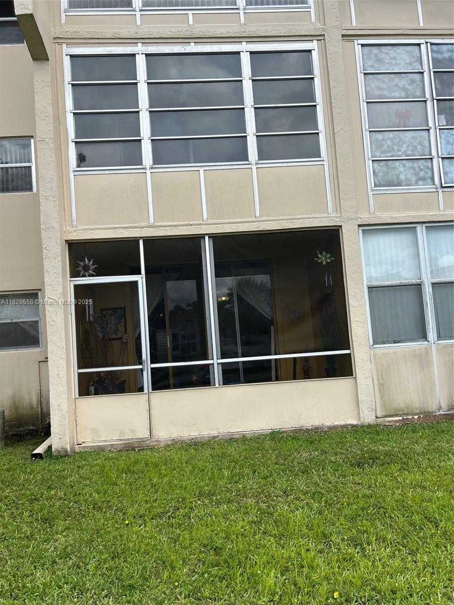Small Image of 2800 WEST SUNRISE LAKES DR #104, Sunrise Number 14
