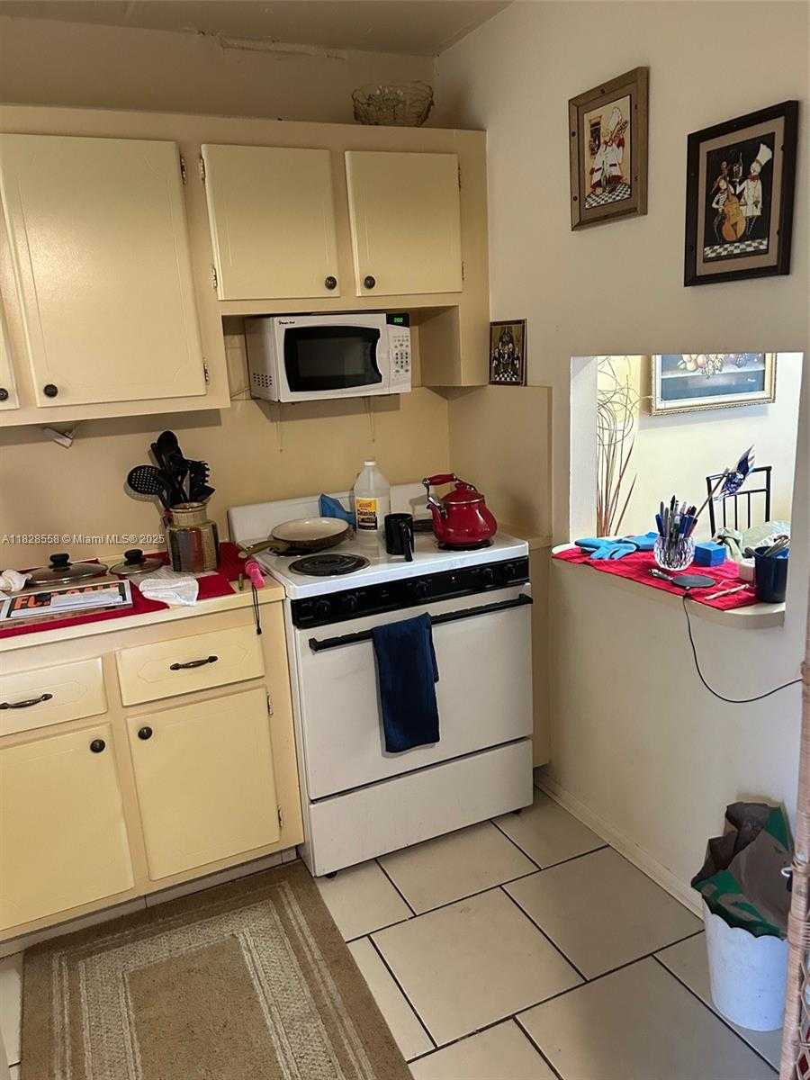Small Image of 2800 WEST SUNRISE LAKES DR #104, Sunrise Number 7