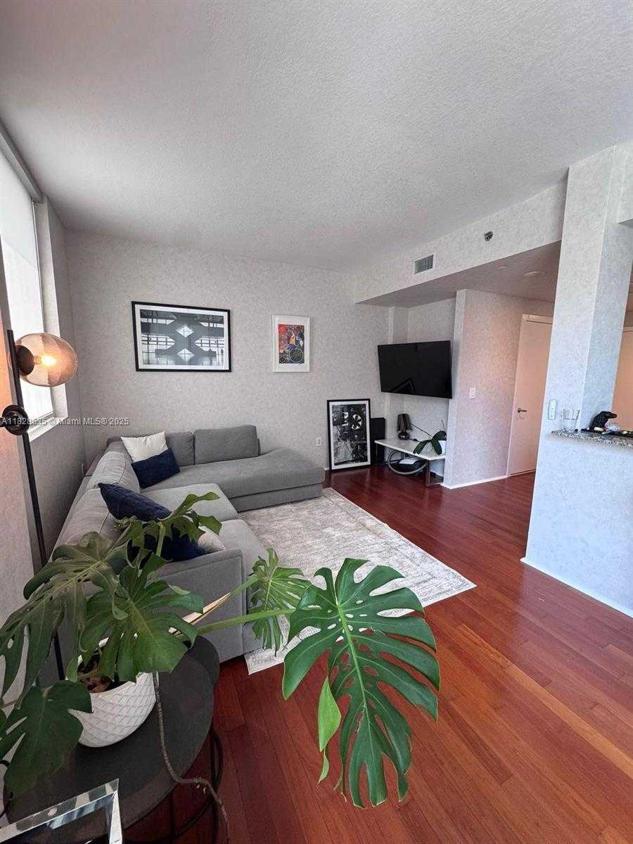 Small Image of 1050 BRICKELL AVE #422, Miami Number 11
