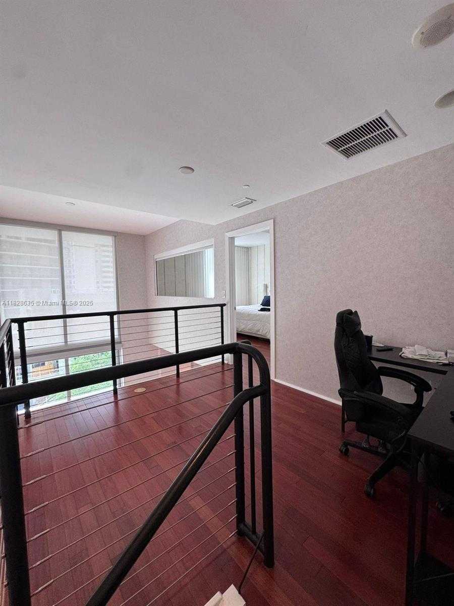 Small Image of 1050 BRICKELL AVE #422, Miami Number 16