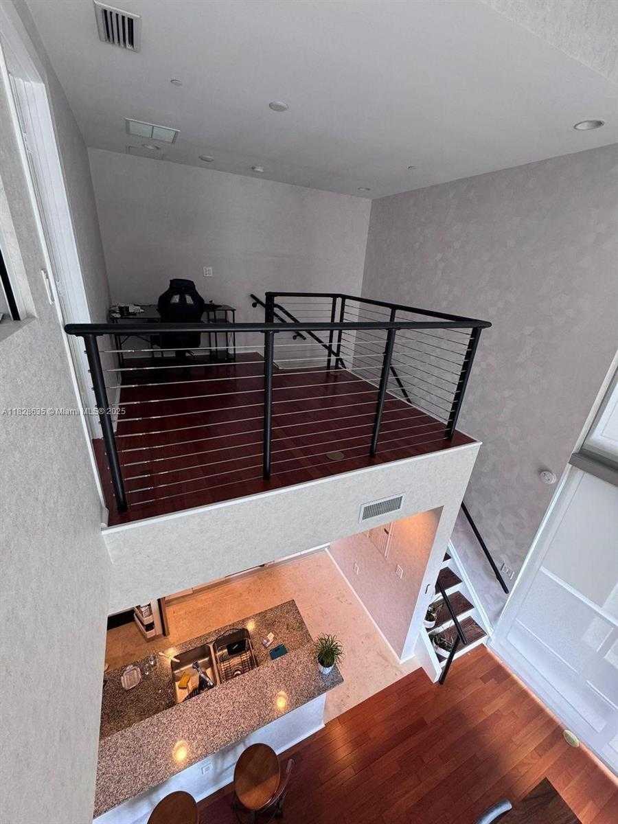Small Image of 1050 BRICKELL AVE #422, Miami Number 17