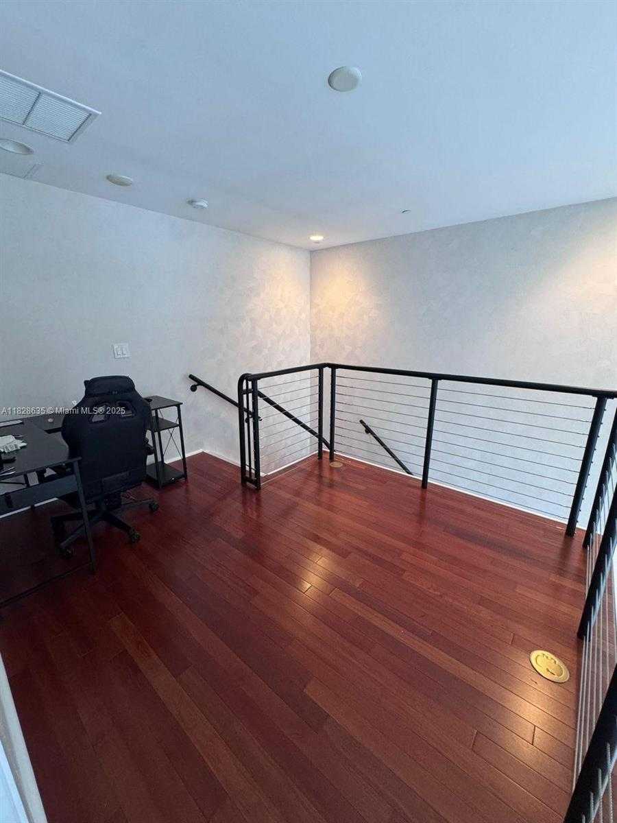 Small Image of 1050 BRICKELL AVE #422, Miami Number 18