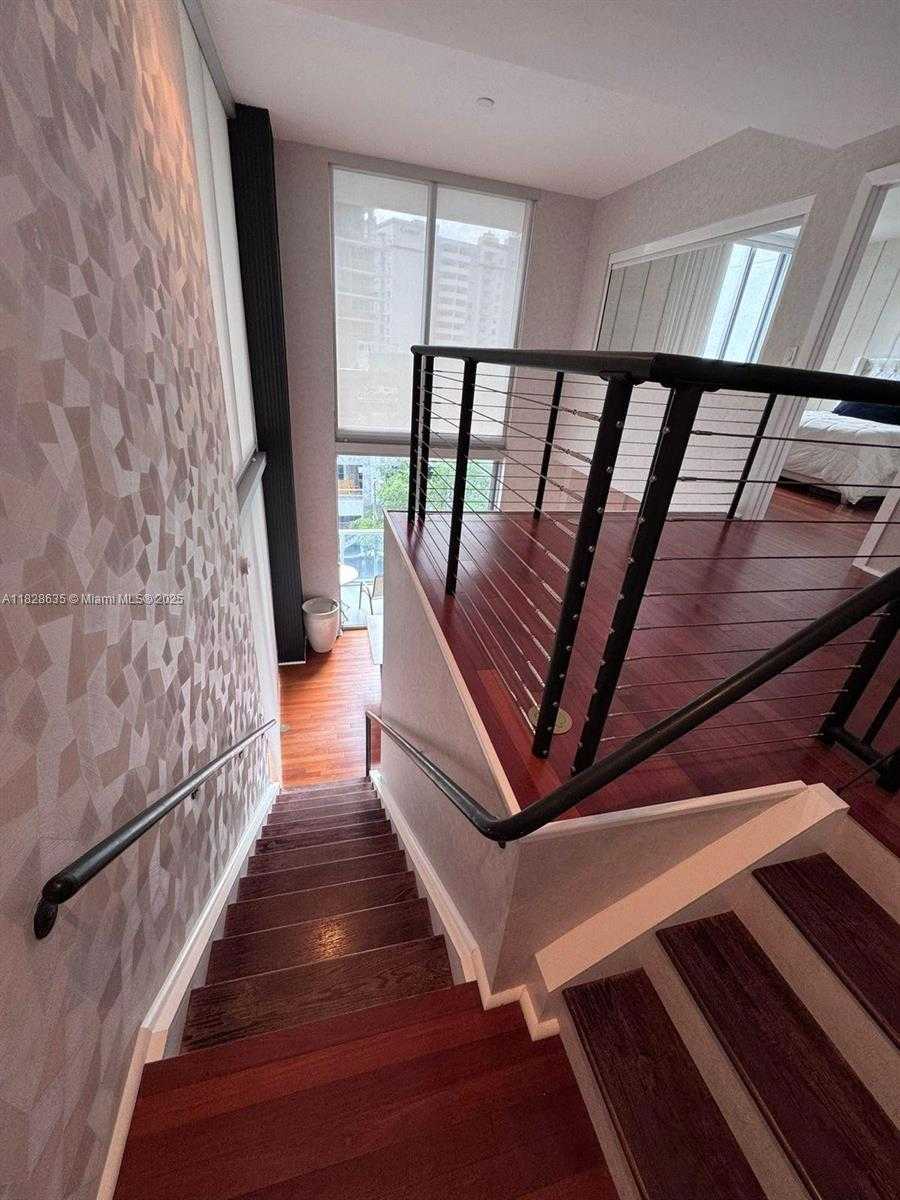 Small Image of 1050 BRICKELL AVE #422, Miami Number 2