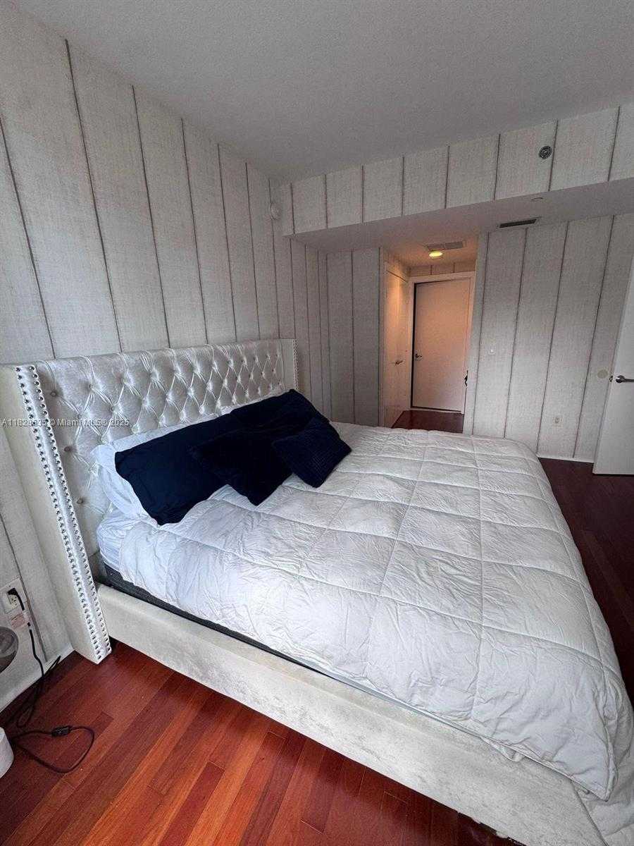Small Image of 1050 BRICKELL AVE #422, Miami Number 3