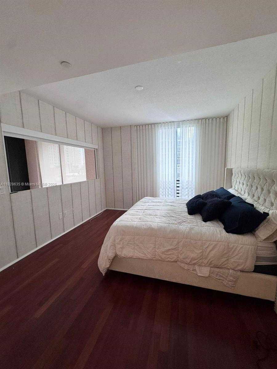 Small Image of 1050 BRICKELL AVE #422, Miami Number 4
