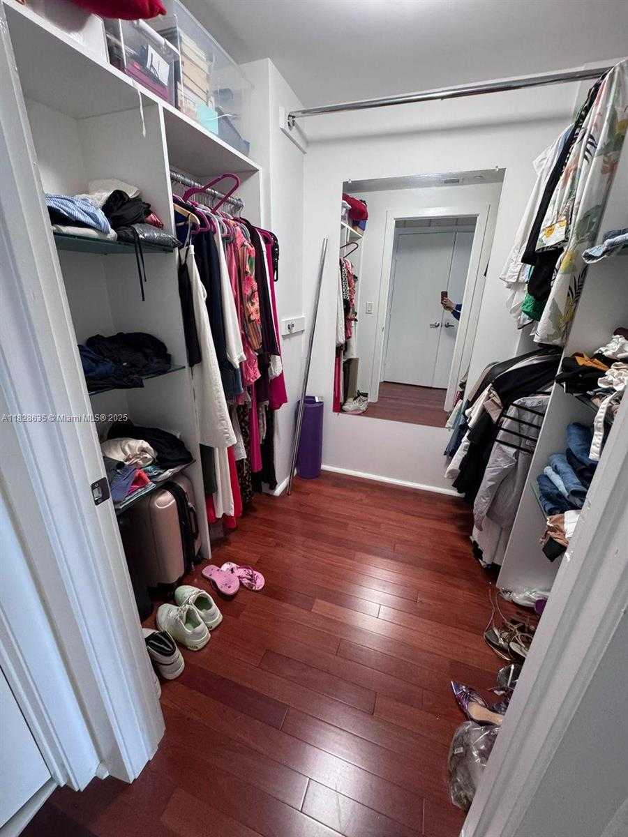Small Image of 1050 BRICKELL AVE #422, Miami Number 6