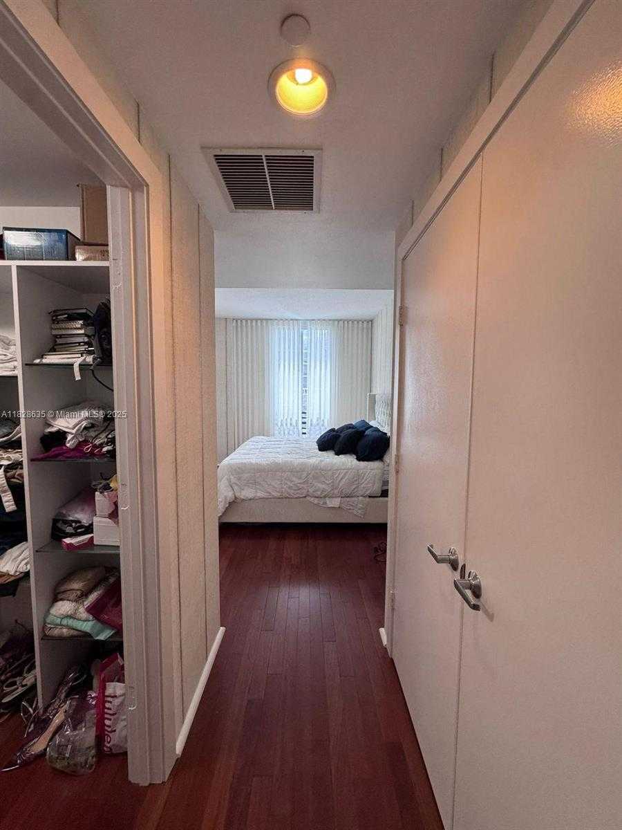 Small Image of 1050 BRICKELL AVE #422, Miami Number 7