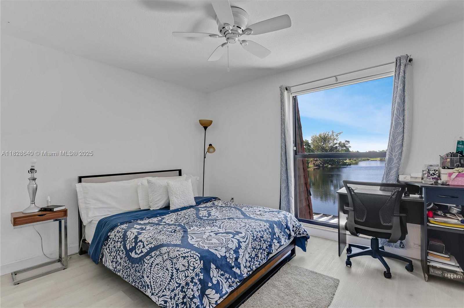 Small Image of Pembroke Pines Number 10
