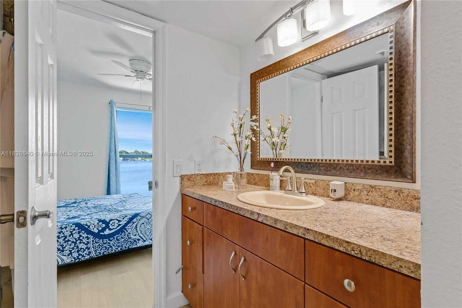 Small Image of Pembroke Pines Number 12